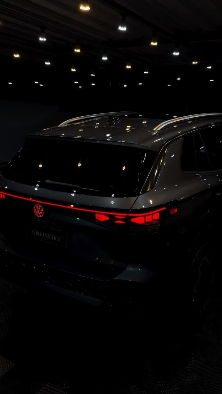 Veículo Volkswagen escuro finalizado na Stolf Estética Automotiva em Indaial